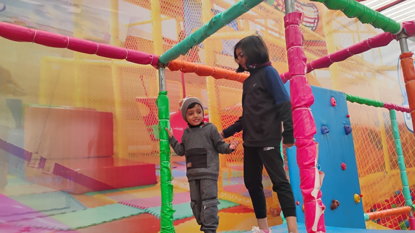 Dolphin Fun & Food interior pic-01.jpg