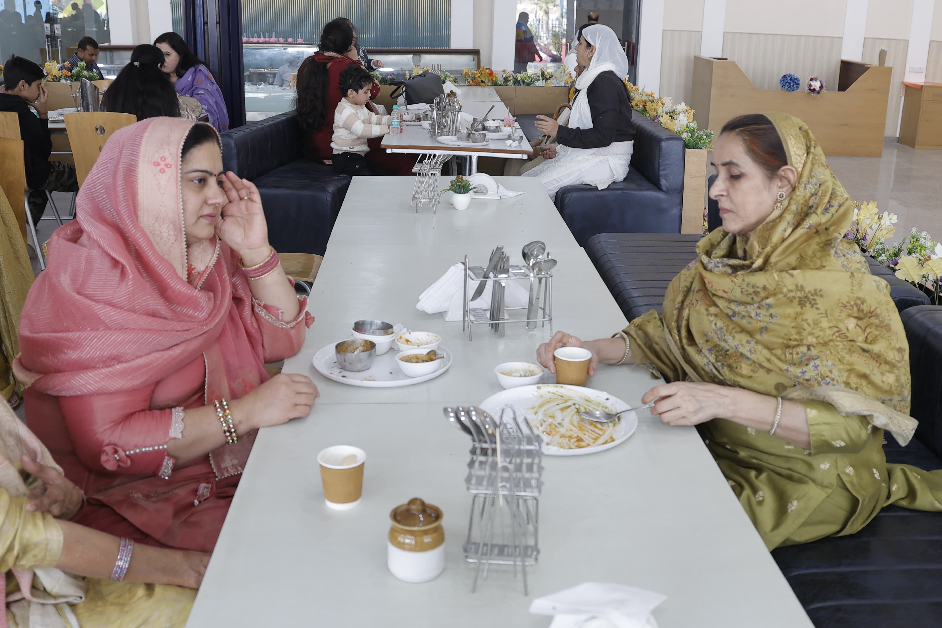 Dolphin Fun & Food interior pic-02.jpg