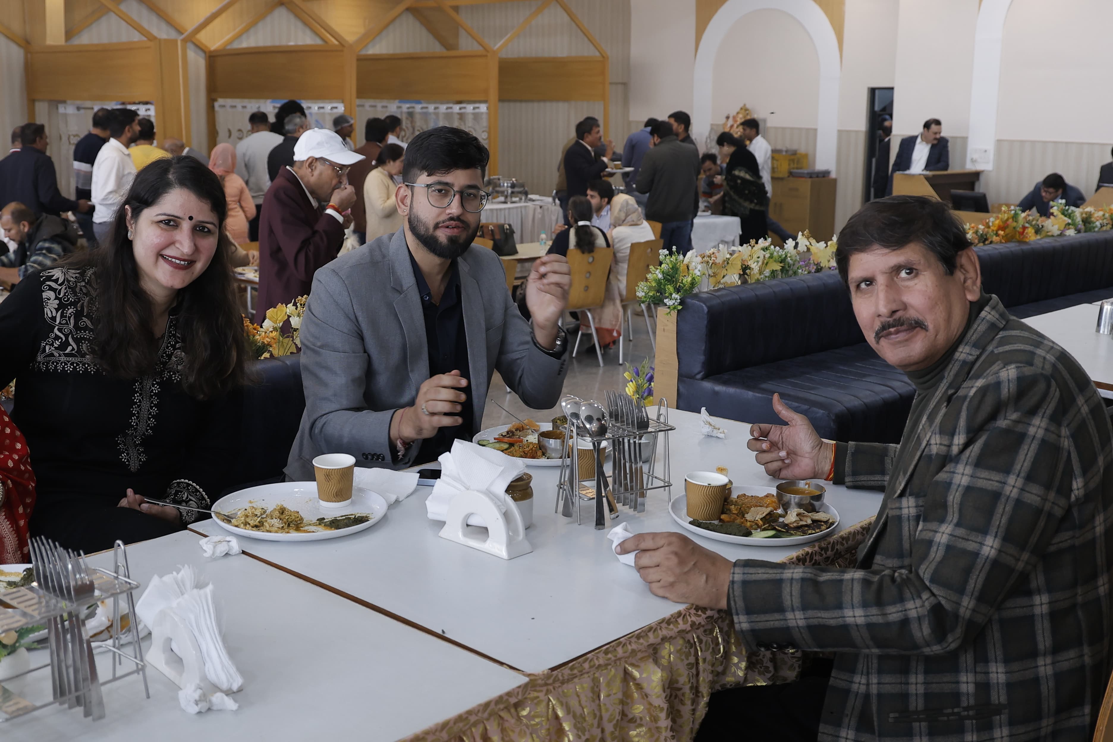 Dolphin Fun & Food interior pic-03.jpg