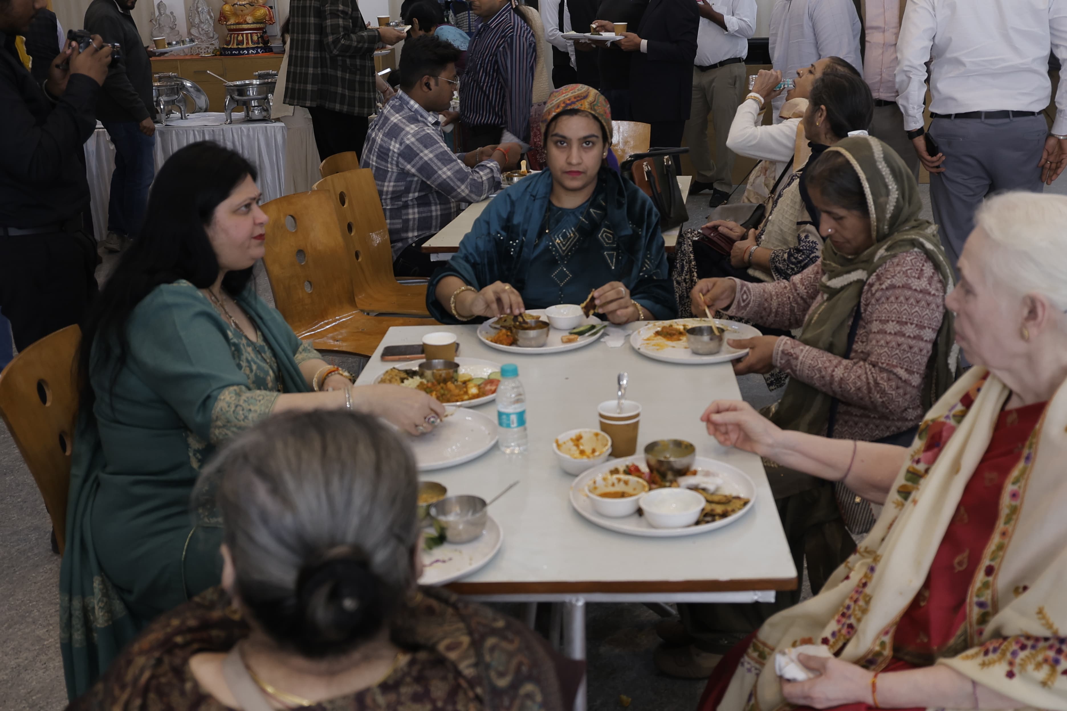 Dolphin Fun & Food interior pic-05.jpg