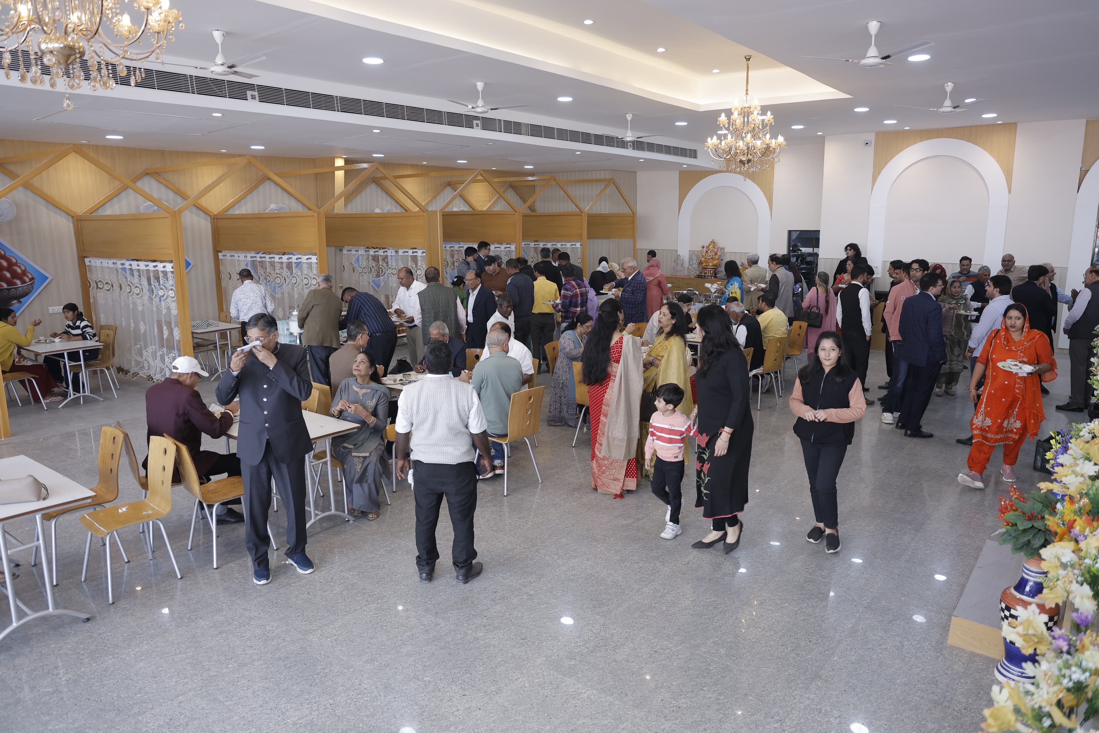 Dolphin Fun & Food interior pic-08.jpg