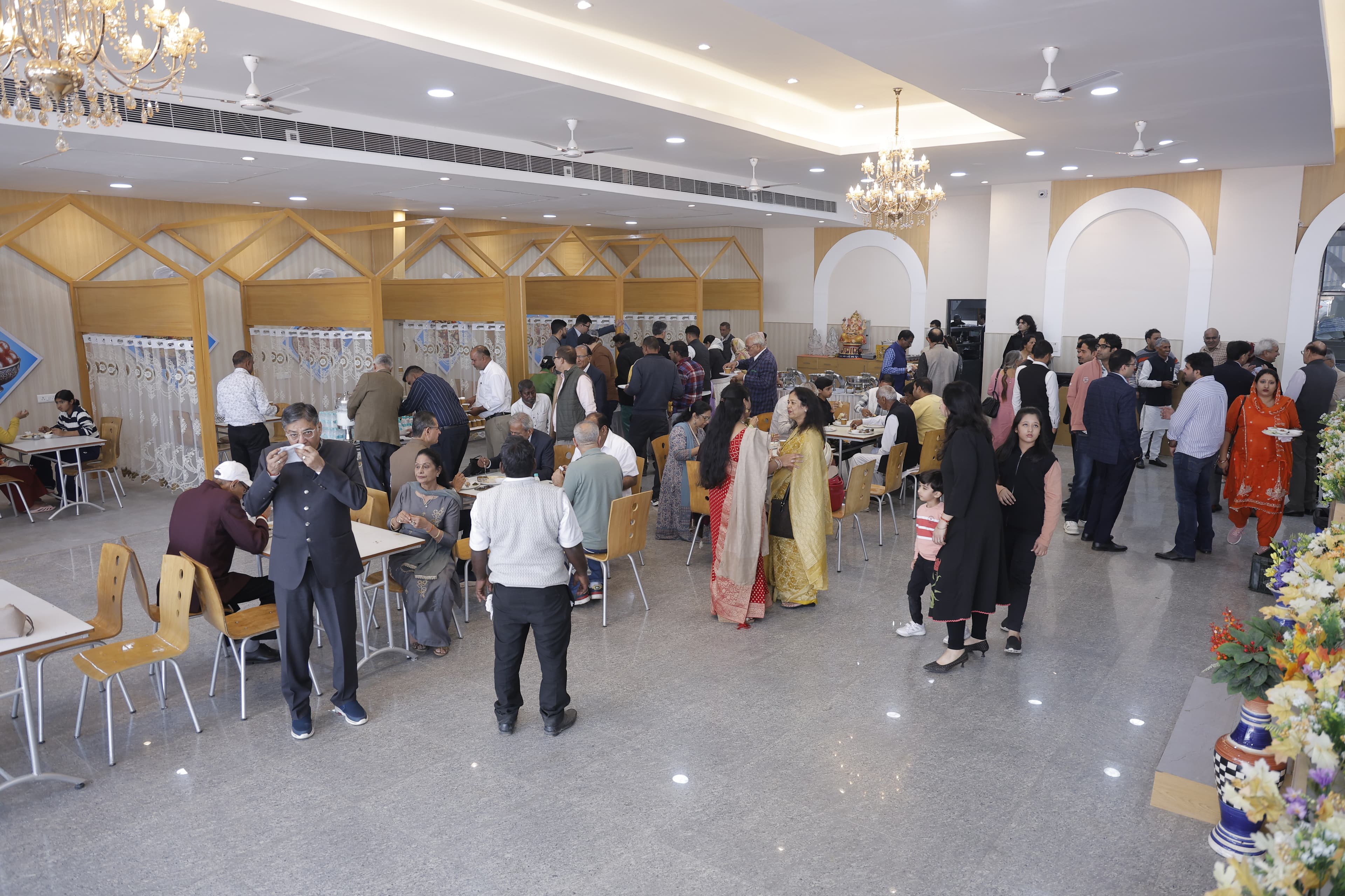 Dolphin Fun & Food interior pic-09.jpg