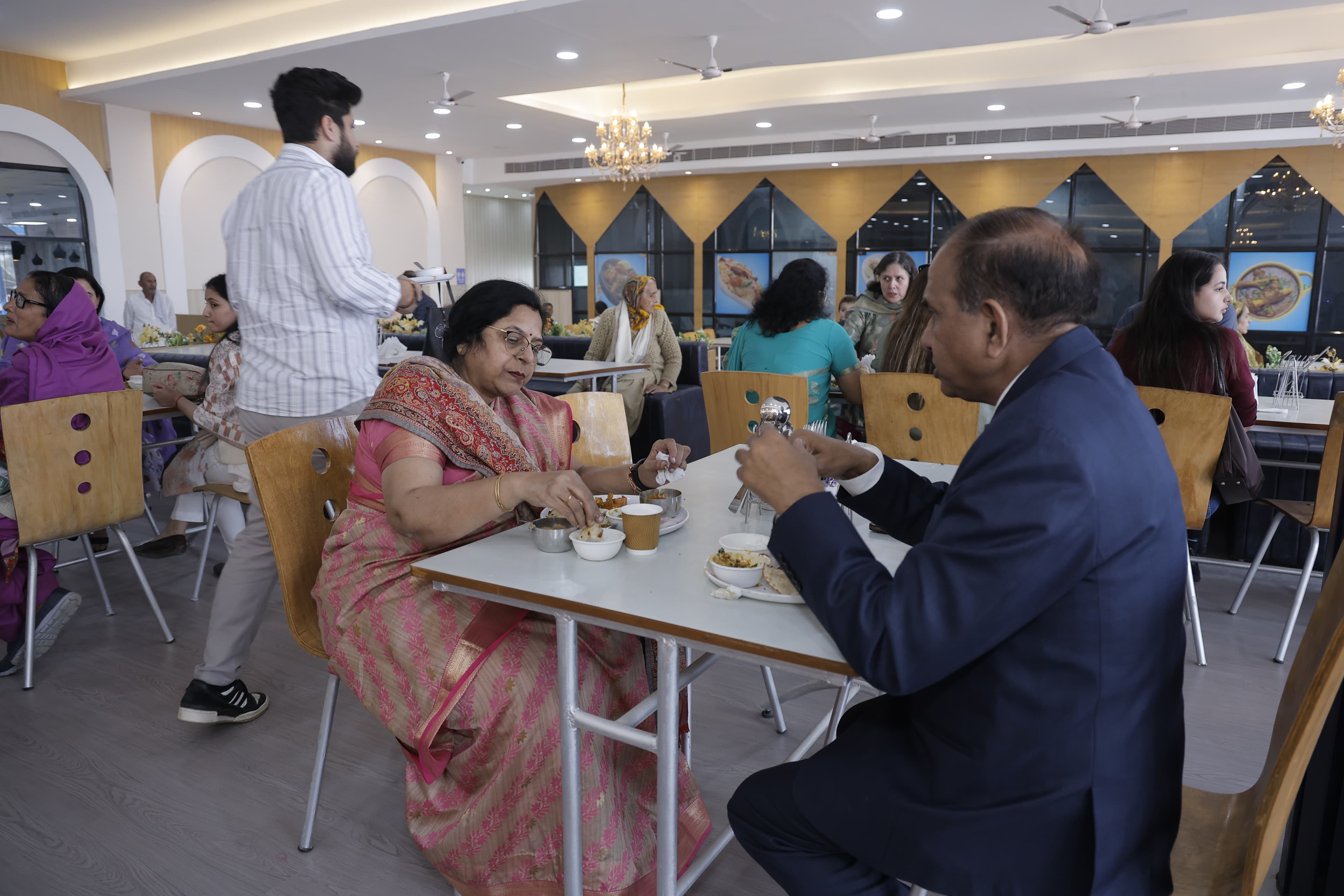 Dolphin Fun & Food interior pic-10.jpg