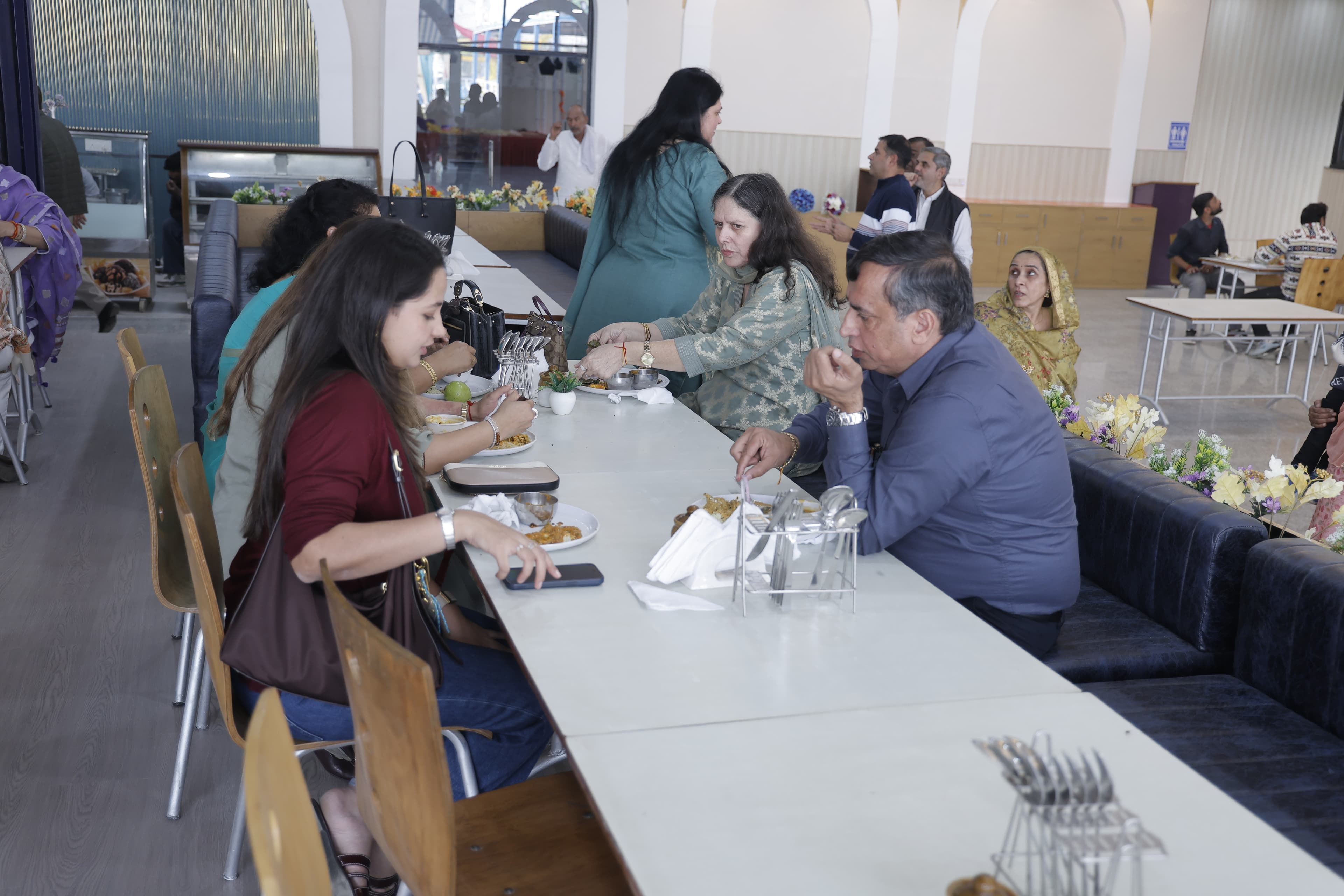 Dolphin Fun & Food interior pic-12.jpg