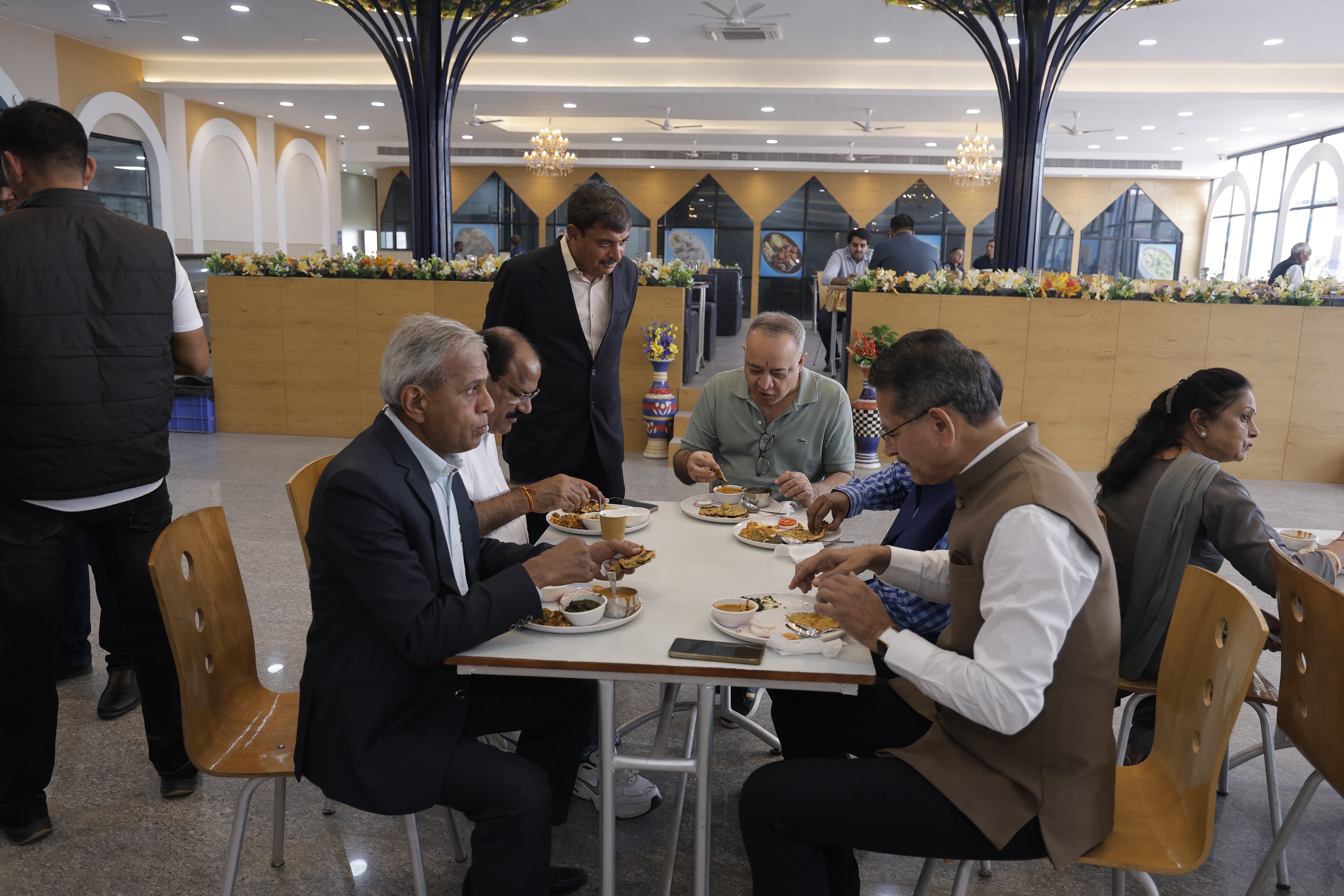 Dolphin Fun & Food interior pic-14.jpg