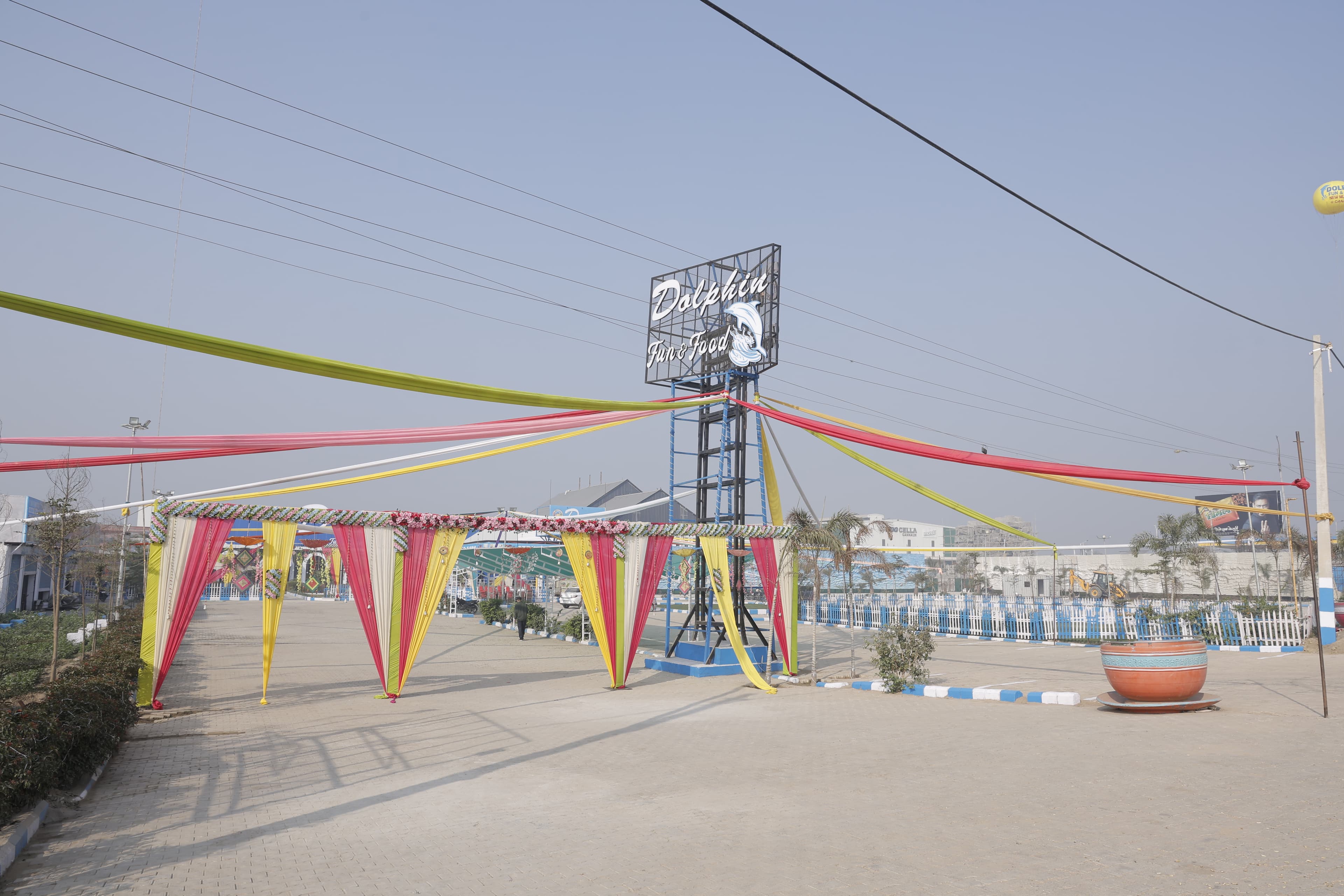 Dolphin Fun & Food interior pic-18.jpg